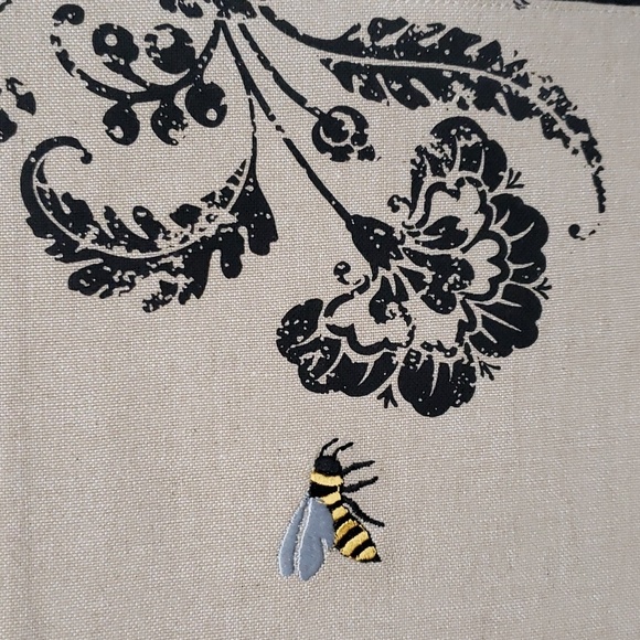 Design Imports Int. Set/4  NWT Busy Bees 100% Cotton Placemats - Picture 2 of 5
